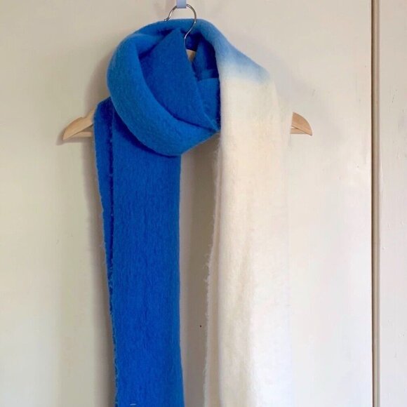 Isabel Marant Blue and White Ombré Firna Scarf FW2020 - Picture 2 of 5